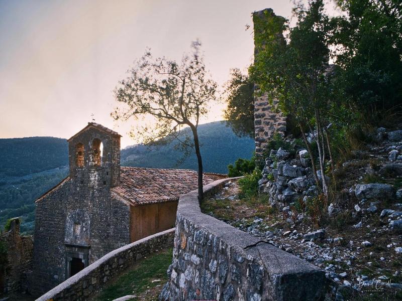 Guesthouse Runcini Dormire In Un Borgo Medievale image