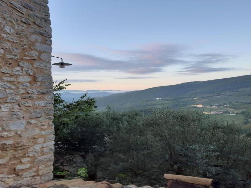 Guesthouse Runcini Dormire In Un Borgo Medievale image