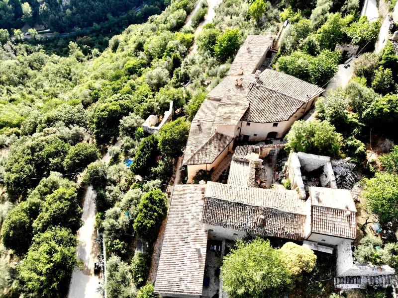 Guesthouse Runcini Dormire In Un Borgo Medievale image