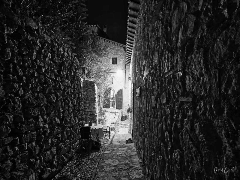 Guesthouse Runcini Dormire In Un Borgo Medievale image