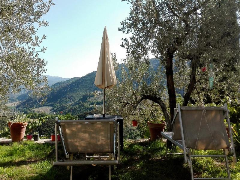 Guesthouse Runcini Dormire In Un Borgo Medievale image