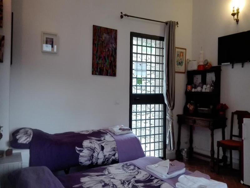 Guesthouse Runcini Dormire In Un Borgo Medievale image