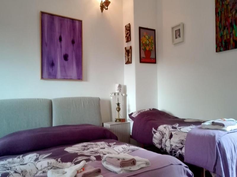 Guesthouse Runcini Dormire In Un Borgo Medievale image