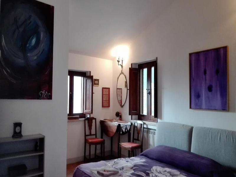Guesthouse Runcini Dormire In Un Borgo Medievale image