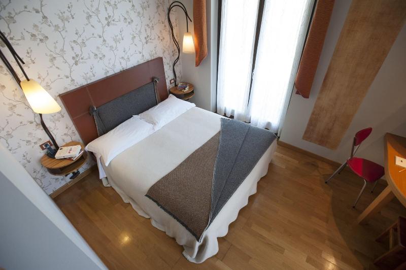 Hotel Langhe image