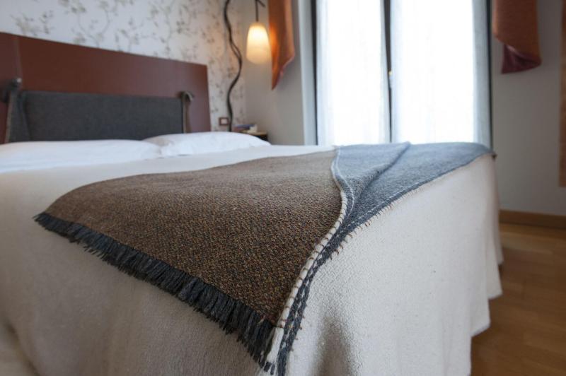 Hotel Langhe image