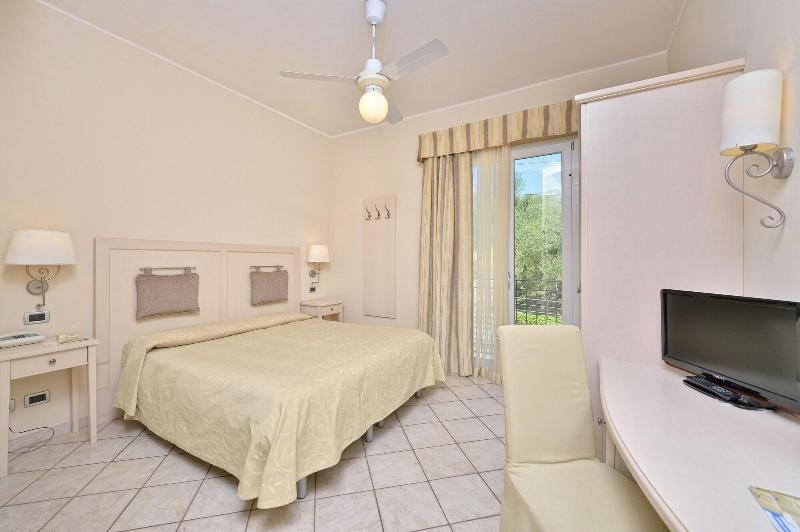 Hotel Liliana Diano Marina image