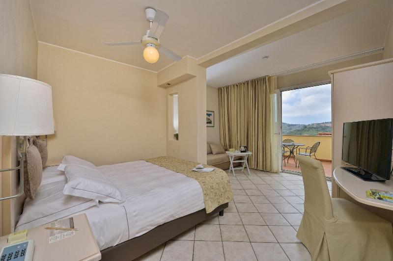 Hotel Liliana Diano Marina image
