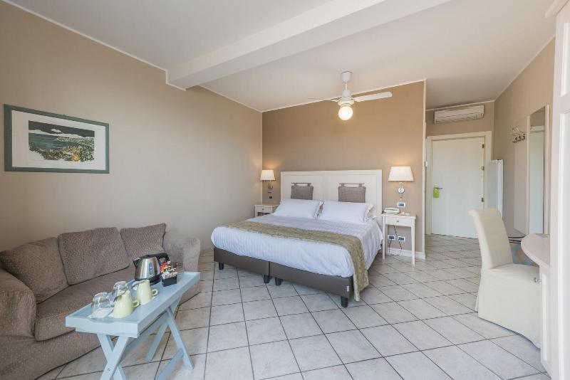 Hotel Liliana Diano Marina image
