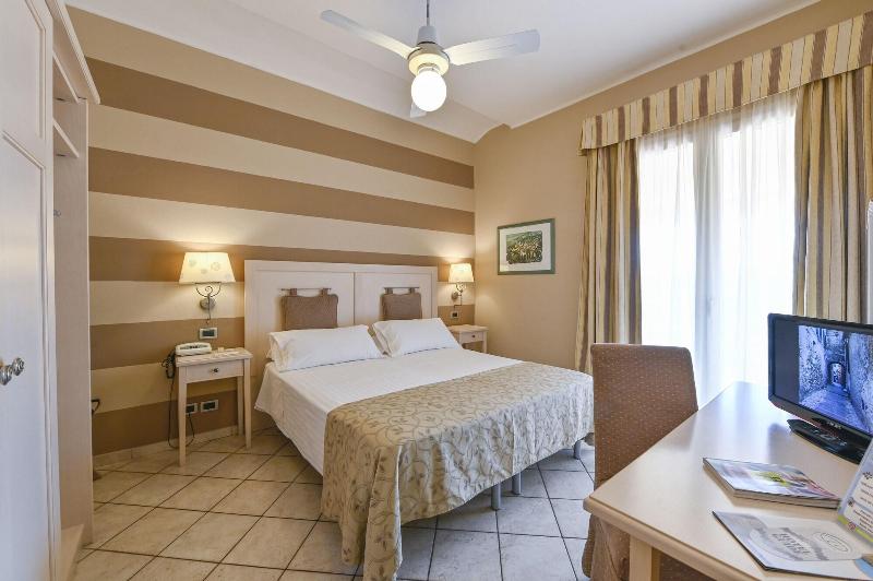Hotel Liliana Diano Marina image