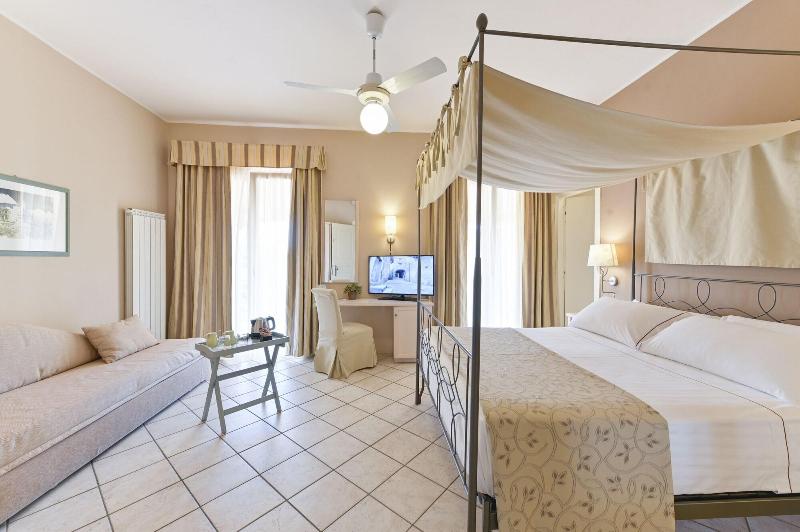 Hotel Liliana Diano Marina image