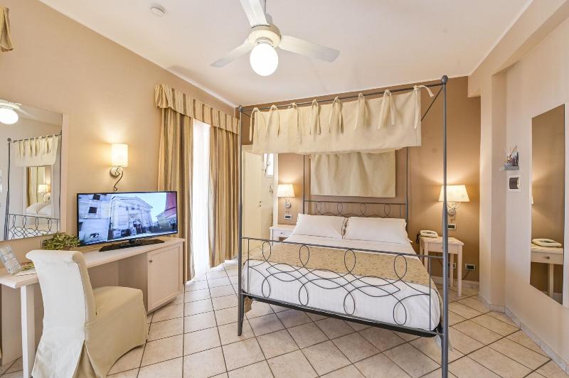 Hotel Liliana Diano Marina image