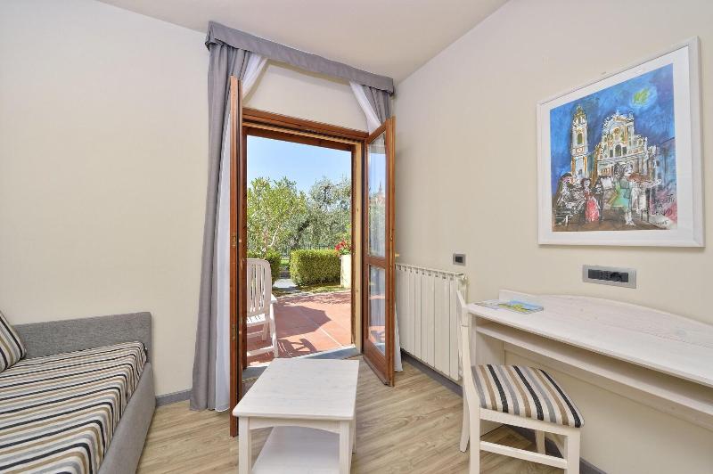 Hotel Liliana Diano Marina image