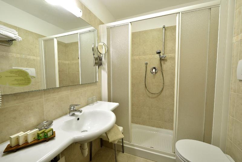 Hotel Liliana Diano Marina image