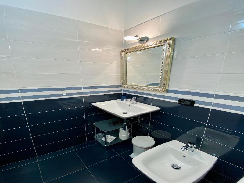Sandra Villa Rooms image