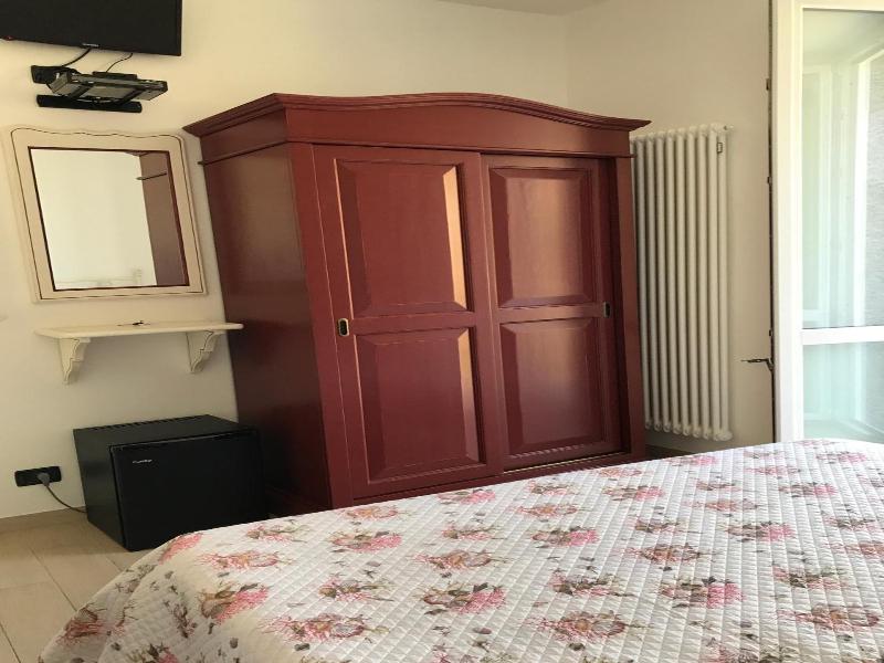 Sandra Villa Rooms image