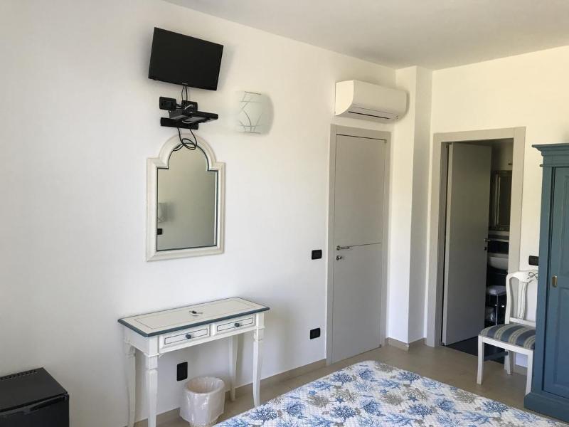 Sandra Villa Rooms image
