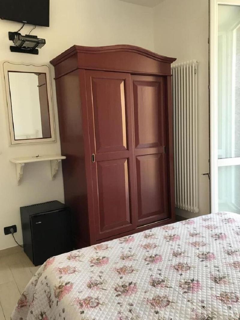 Sandra Villa Rooms image