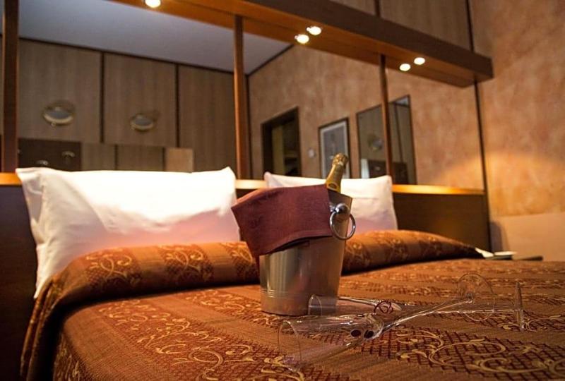 Hotel Motel Ovest image