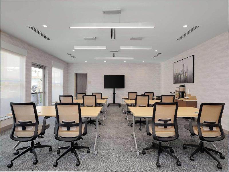 Element New York Wood Ridge image