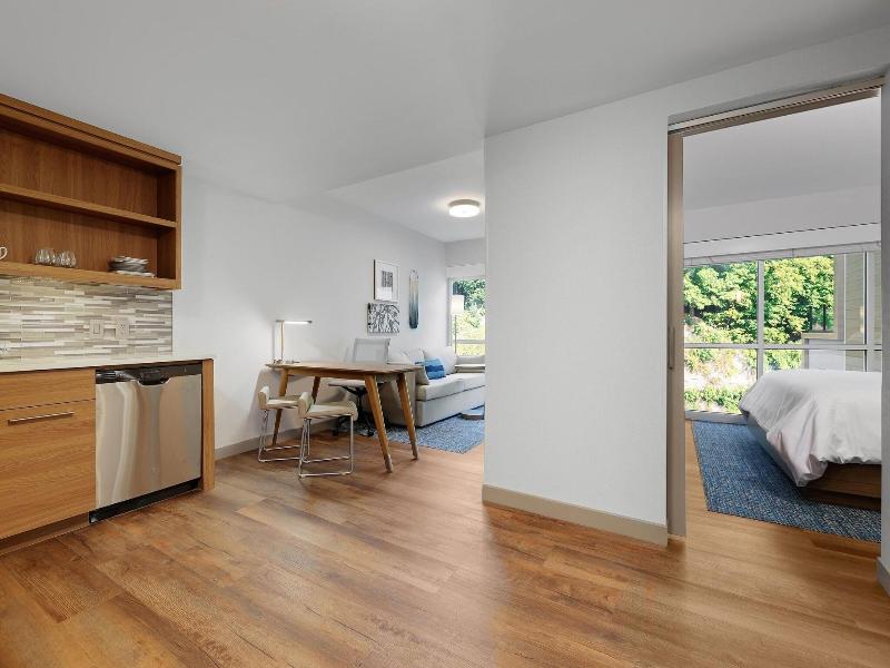Element New York Wood Ridge image