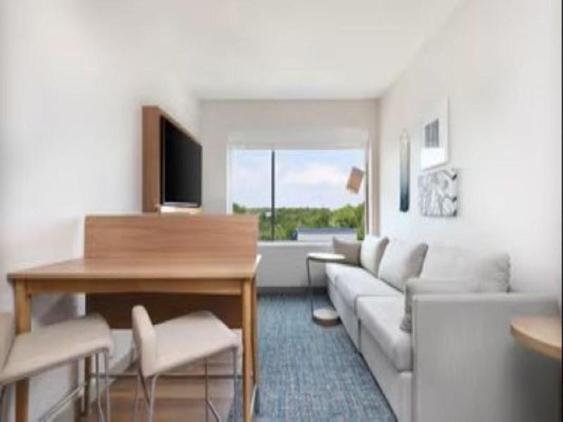 Element New York Wood Ridge image