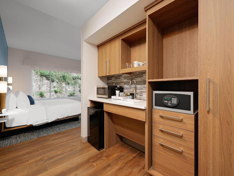 Element New York Wood Ridge image