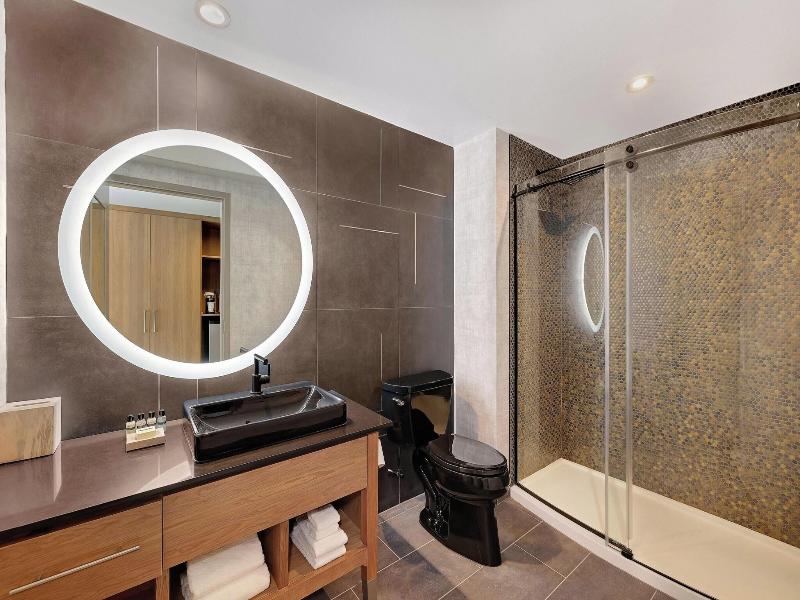 Element New York Wood Ridge image