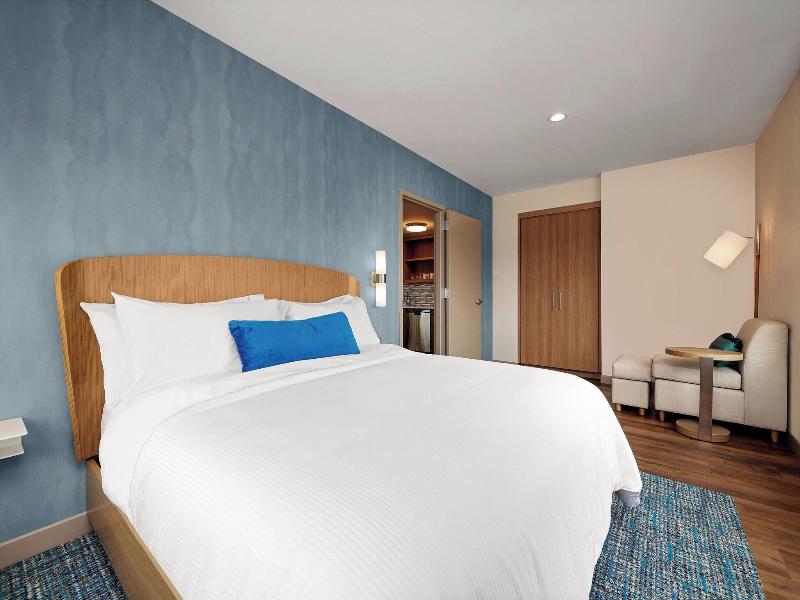 Element New York Wood Ridge image
