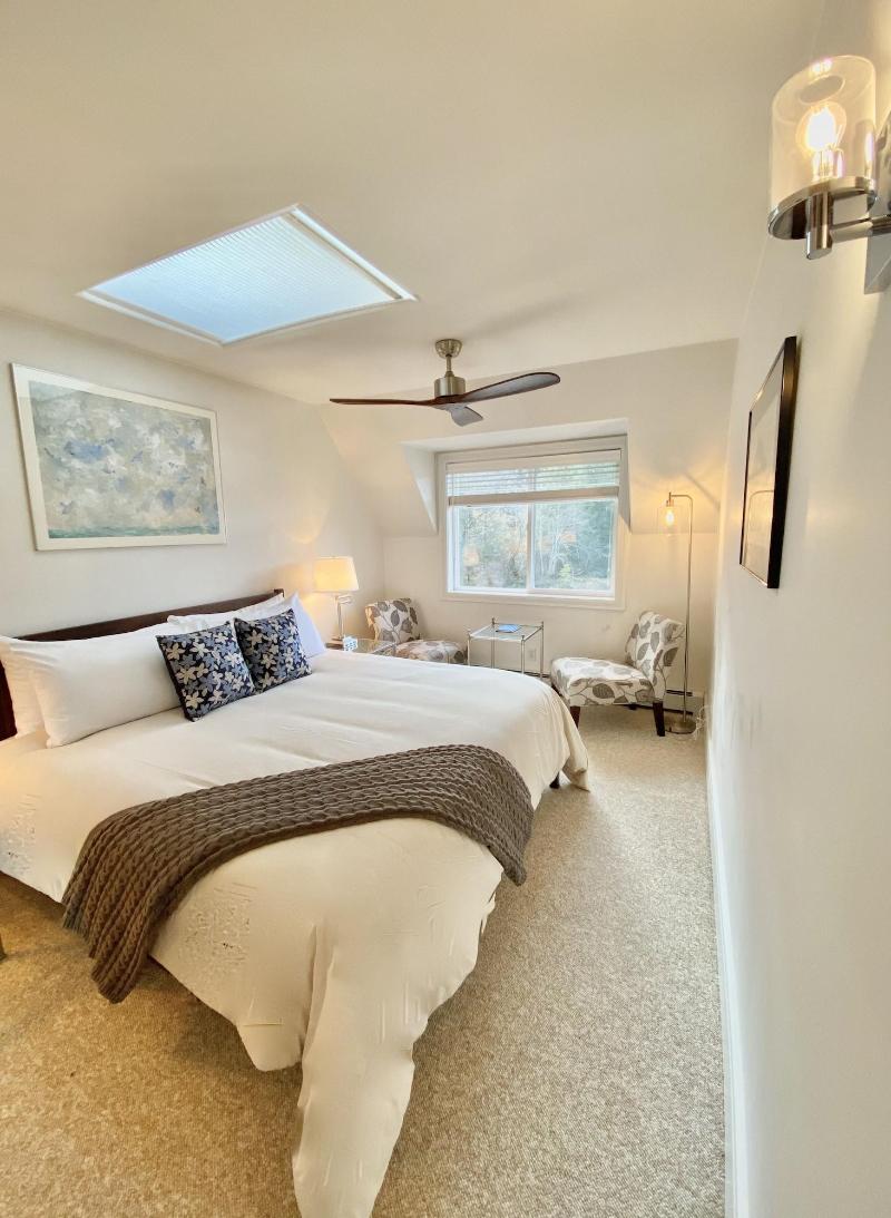 Otters Pond Bed & Breakfast image