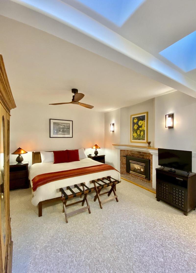 Otters Pond Bed & Breakfast image