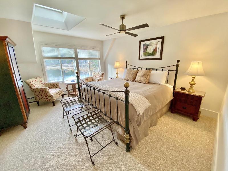 Otters Pond Bed & Breakfast image