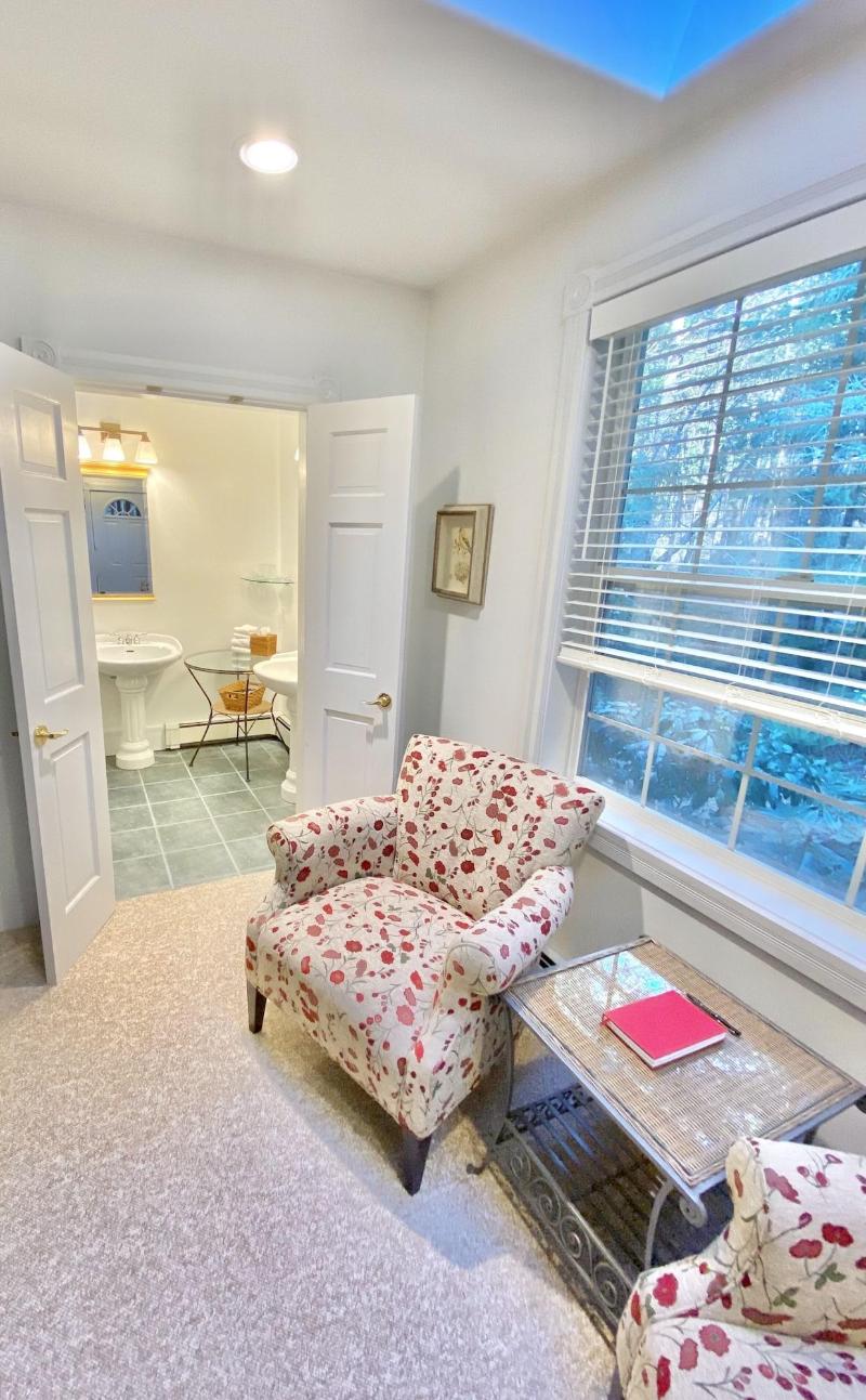 Otters Pond Bed & Breakfast image