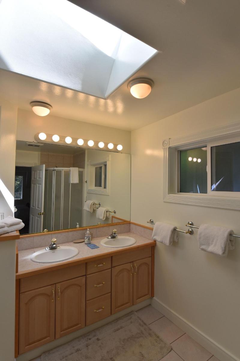 Otters Pond Bed & Breakfast image
