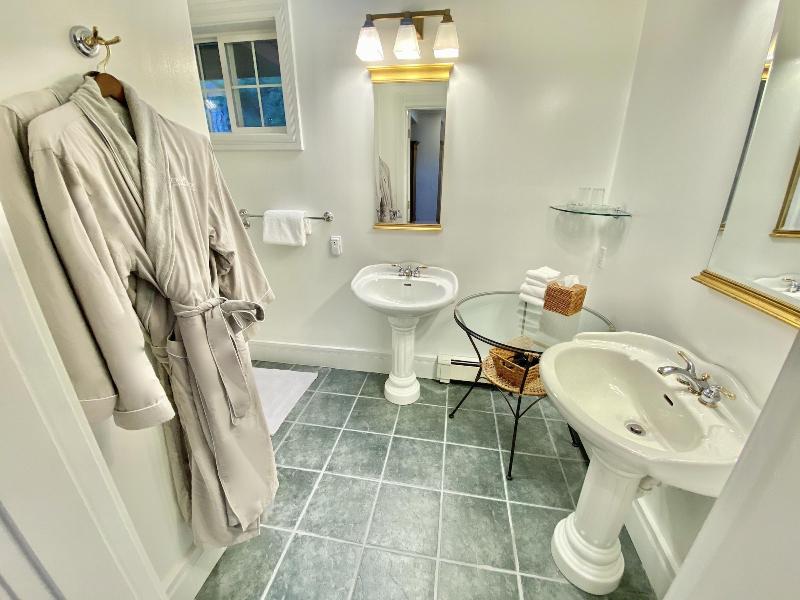 Otters Pond Bed & Breakfast image