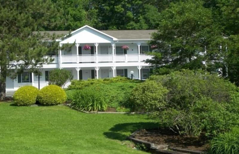 Cedar Crest Inn image