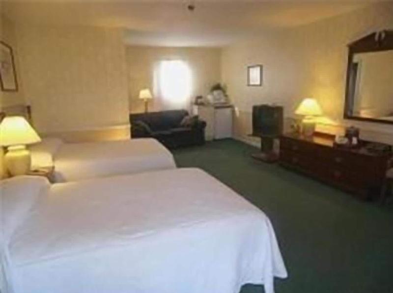 Cedar Crest Inn image