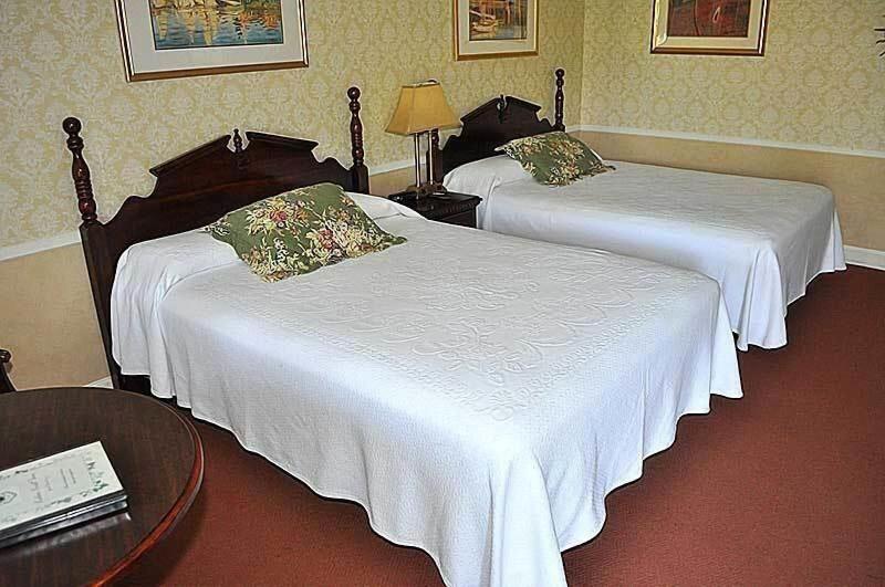 Cedar Crest Inn image