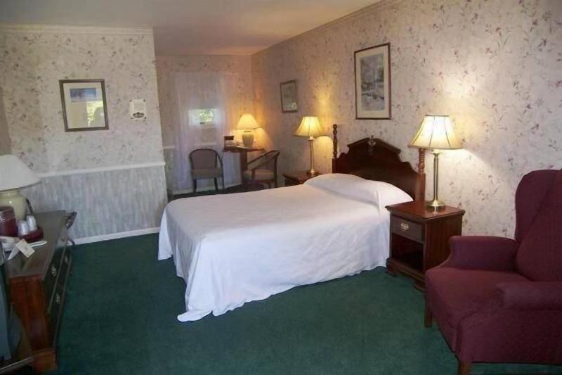 Cedar Crest Inn image