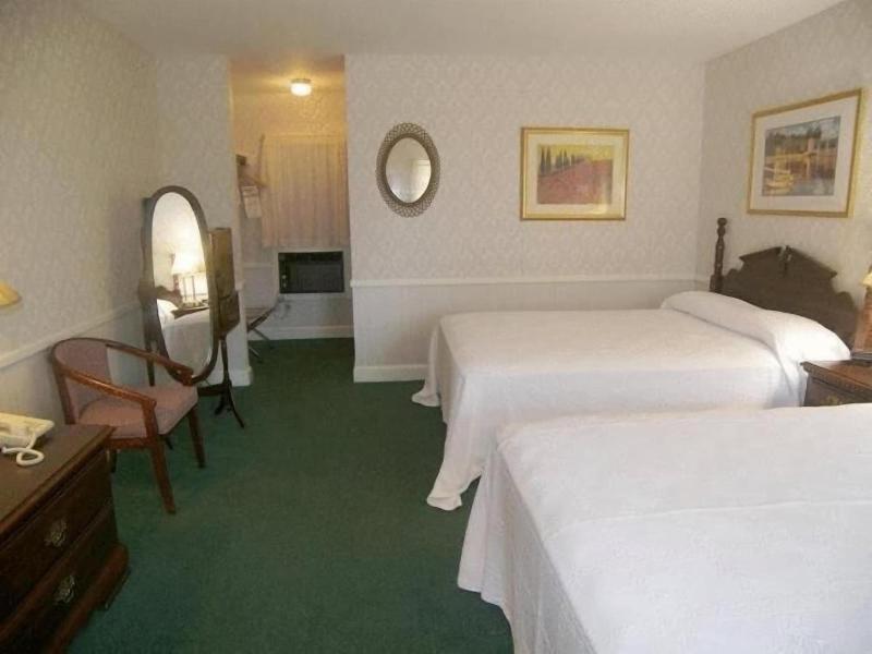 Cedar Crest Inn image
