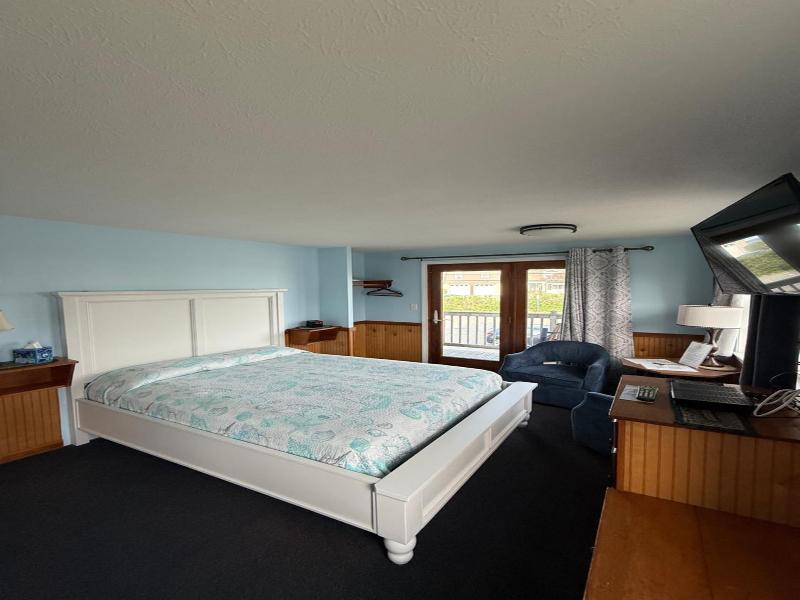 Moody's Motel & Cottages image