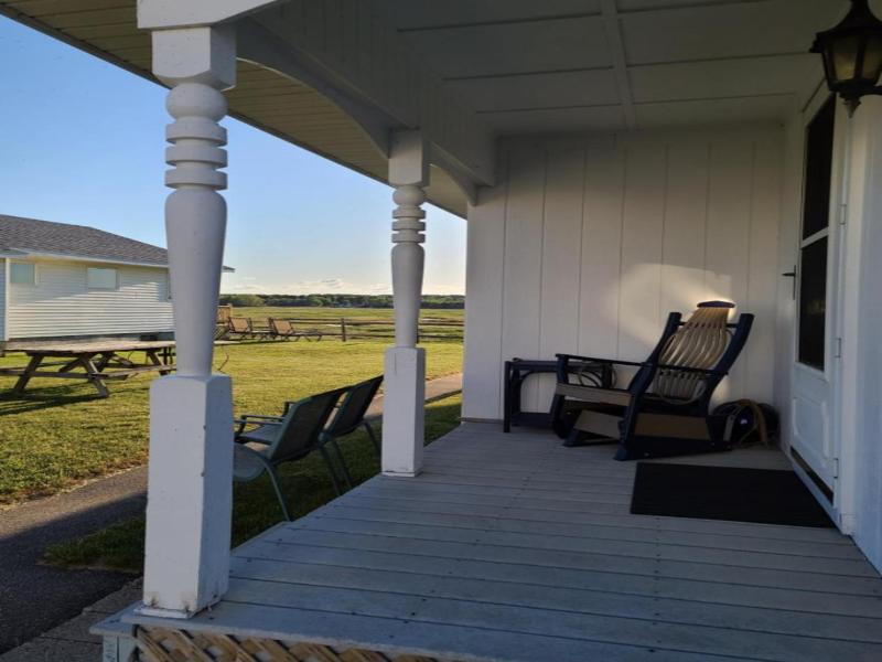 Moody's Motel & Cottages image
