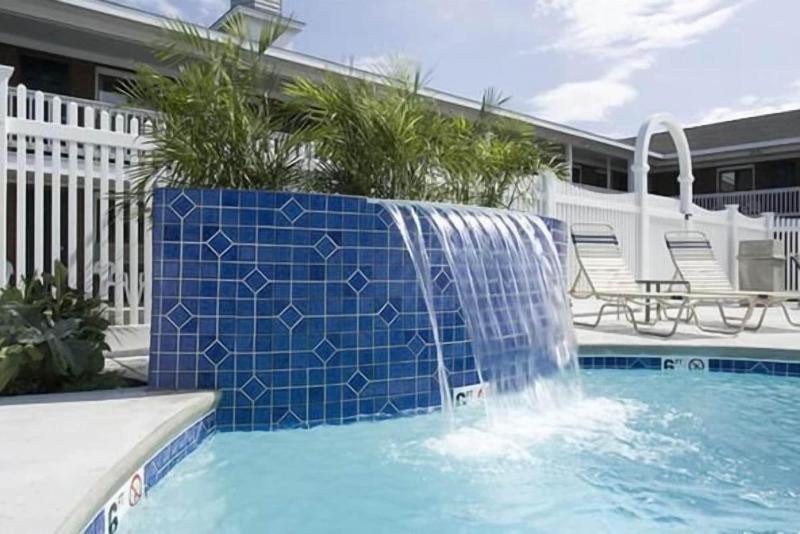 Sands By The Sea Motel image