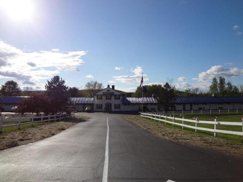 Colonial Valley Motel image