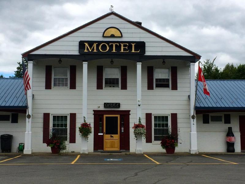Colonial Valley Motel image