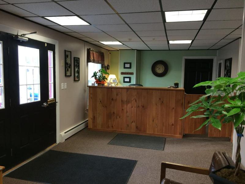 Colonial Valley Motel image