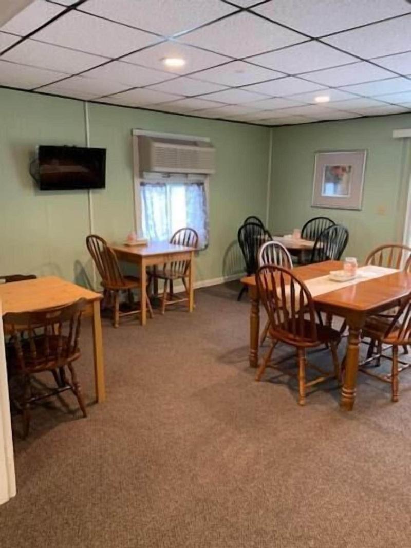 Colonial Valley Motel image