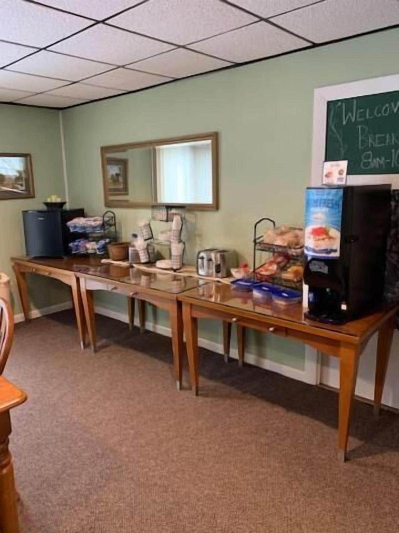 Colonial Valley Motel image
