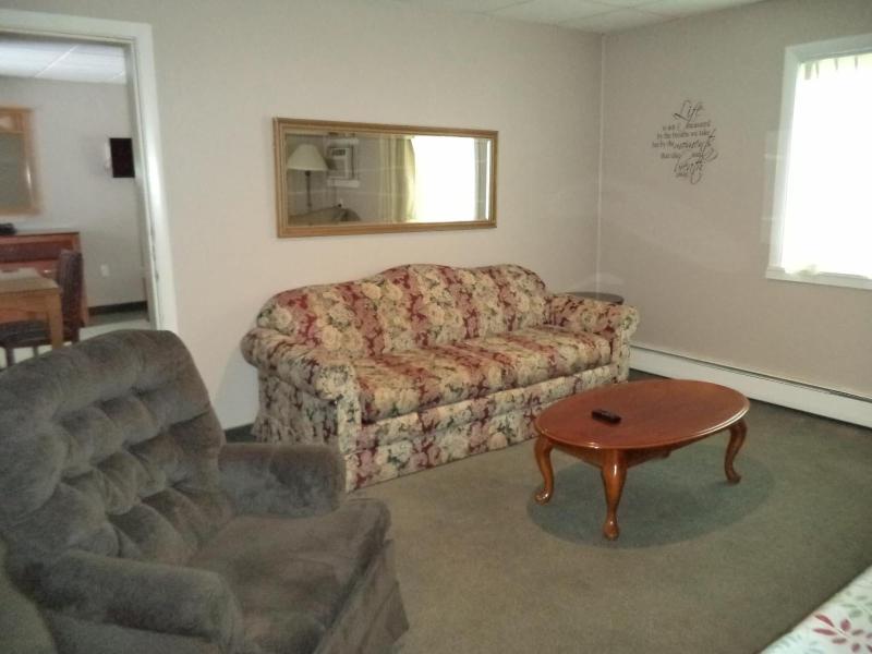 Colonial Valley Motel image