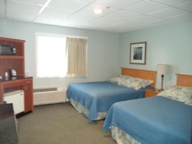 Colonial Valley Motel image